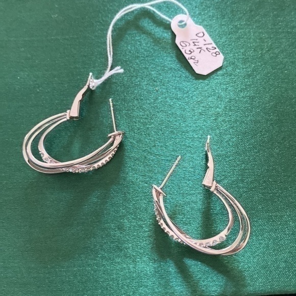 Natural Dimond stunning earrings 14k solid white gold stylish and beautiful - Picture 5 of 6